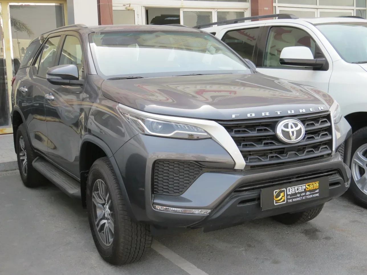 Toyota  Fortuner  2024  Automatic  800 Km  4 Cylinder  Four Wheel Drive (4WD)  SUV  Gray  With Warranty