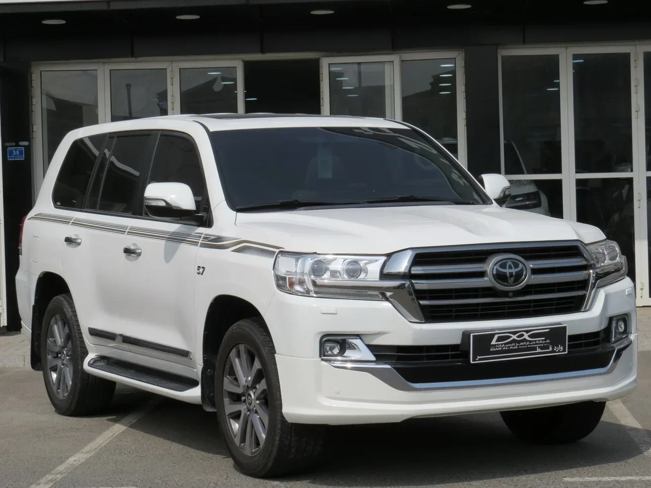 Toyota  Land Cruiser  VXR  2019  Automatic  147,000 Km  8 Cylinder  Four Wheel Drive (4WD)  SUV  White