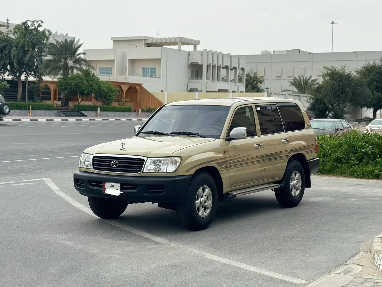 Toyota  Land Cruiser  GX  2000  Manual  600,000 Km  6 Cylinder  Four Wheel Drive (4WD)  SUV  Beige