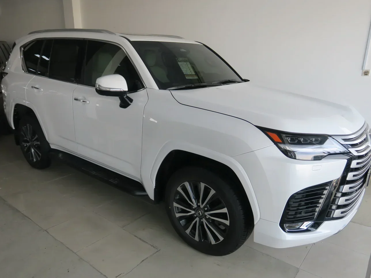 Lexus  LX  600  2025  Automatic  500 Km  6 Cylinder  Four Wheel Drive (4WD)  SUV  White  With Warranty