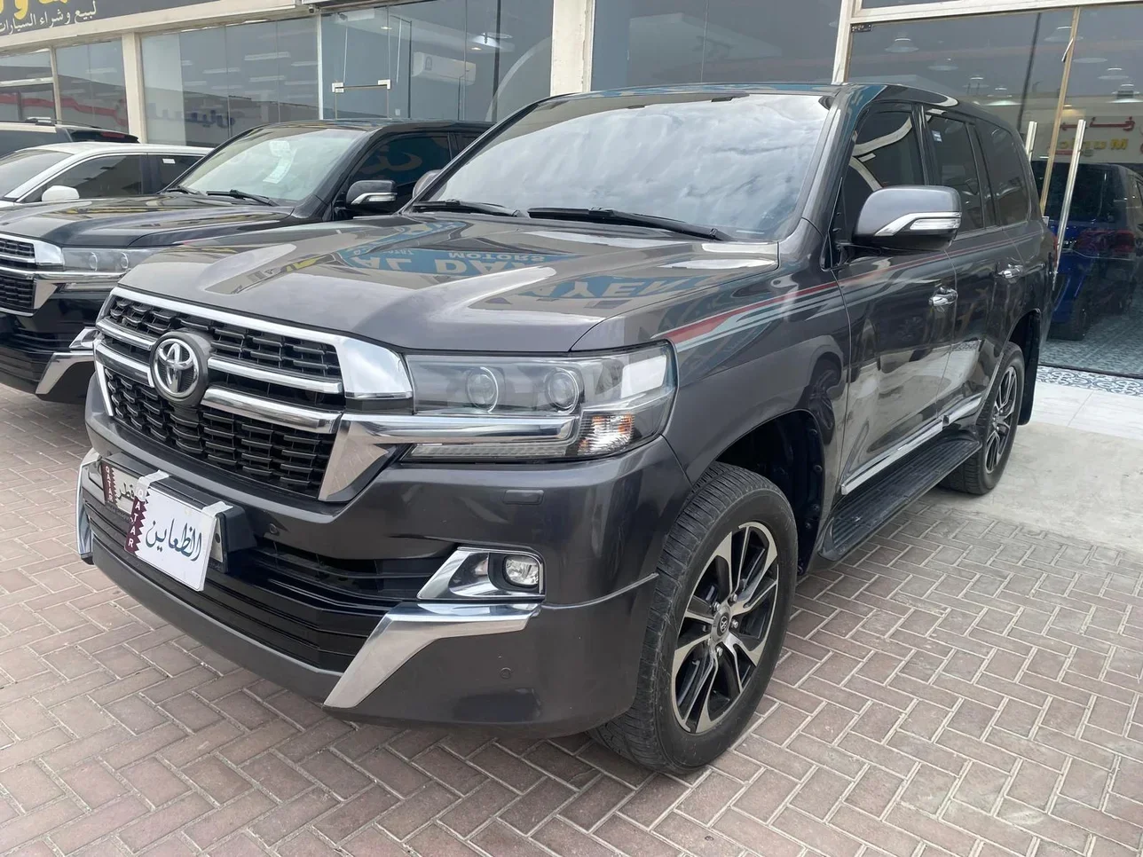 Toyota  Land Cruiser  GXR- Grand Touring  2021  Automatic  167,000 Km  8 Cylinder  Four Wheel Drive (4WD)  SUV  Gray