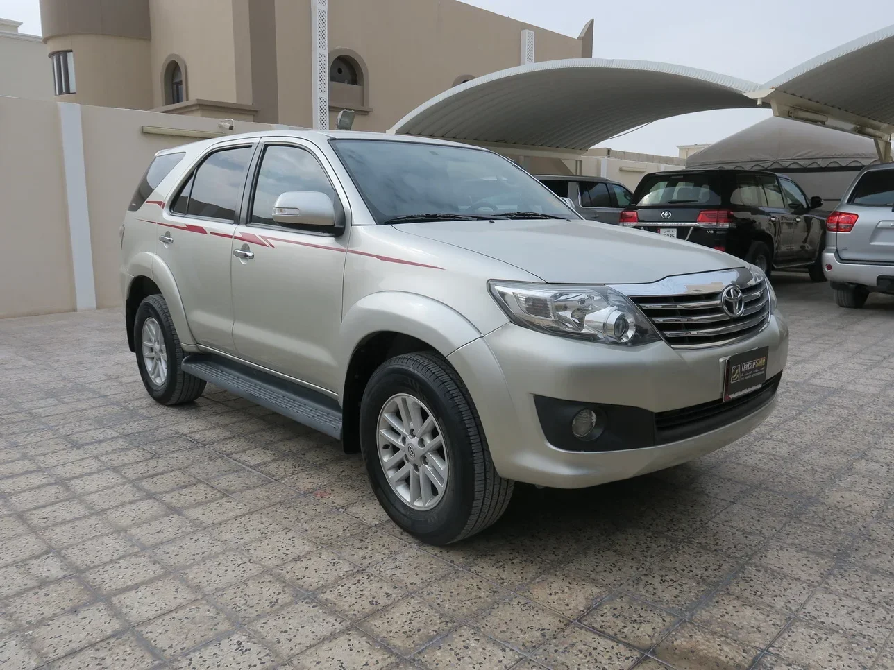 Toyota  Fortuner  2014  Automatic  184,000 Km  4 Cylinder  Four Wheel Drive (4WD)  SUV  Gold