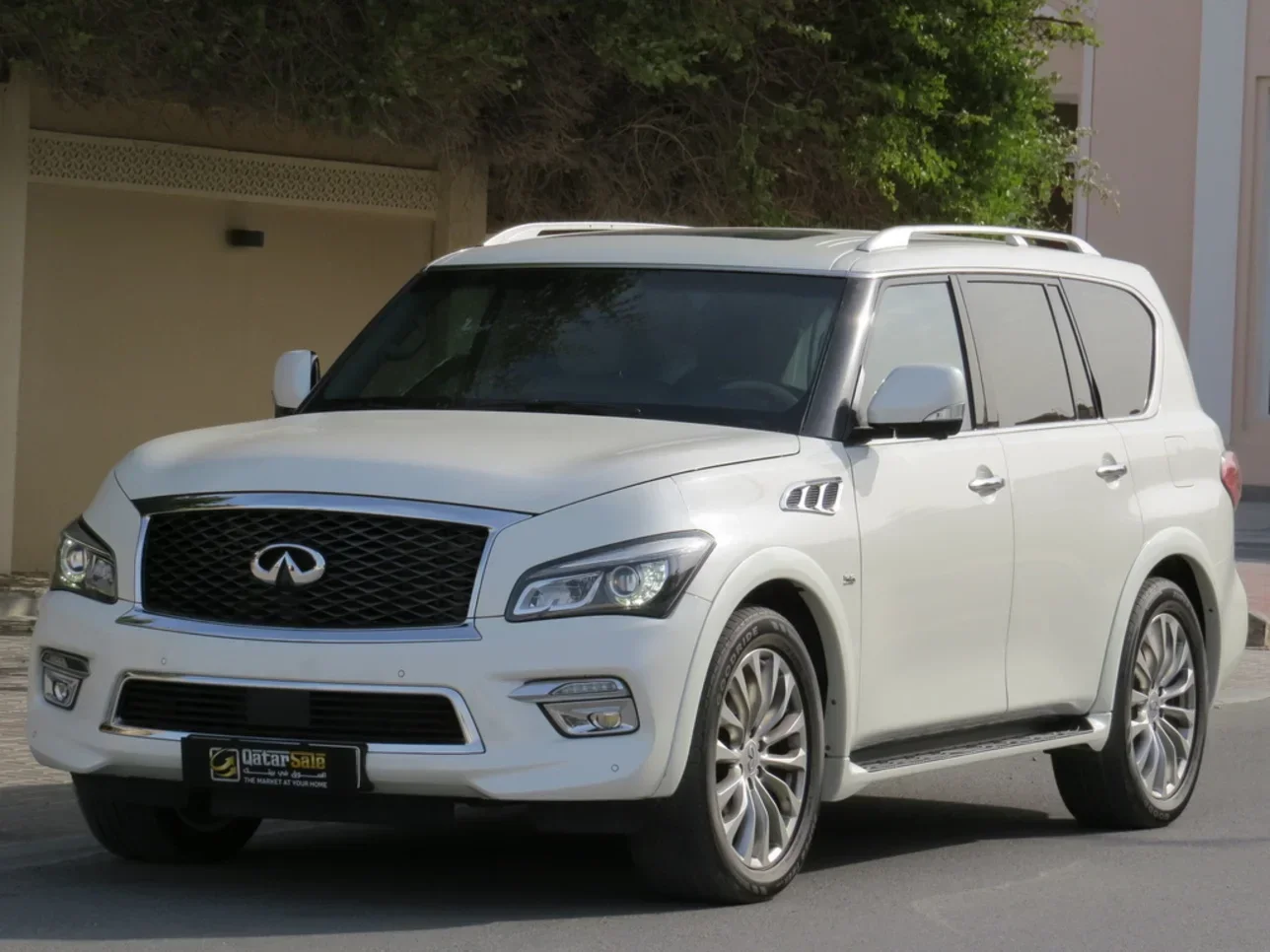 Infiniti  QX  80  2016  Automatic  165,000 Km  8 Cylinder  Four Wheel Drive (4WD)  SUV  White