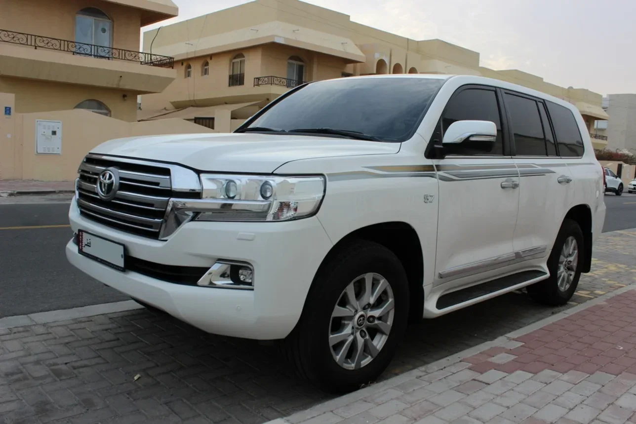 Toyota  Land Cruiser  VXR  2018  Automatic  77,800 Km  8 Cylinder  Four Wheel Drive (4WD)  SUV  White