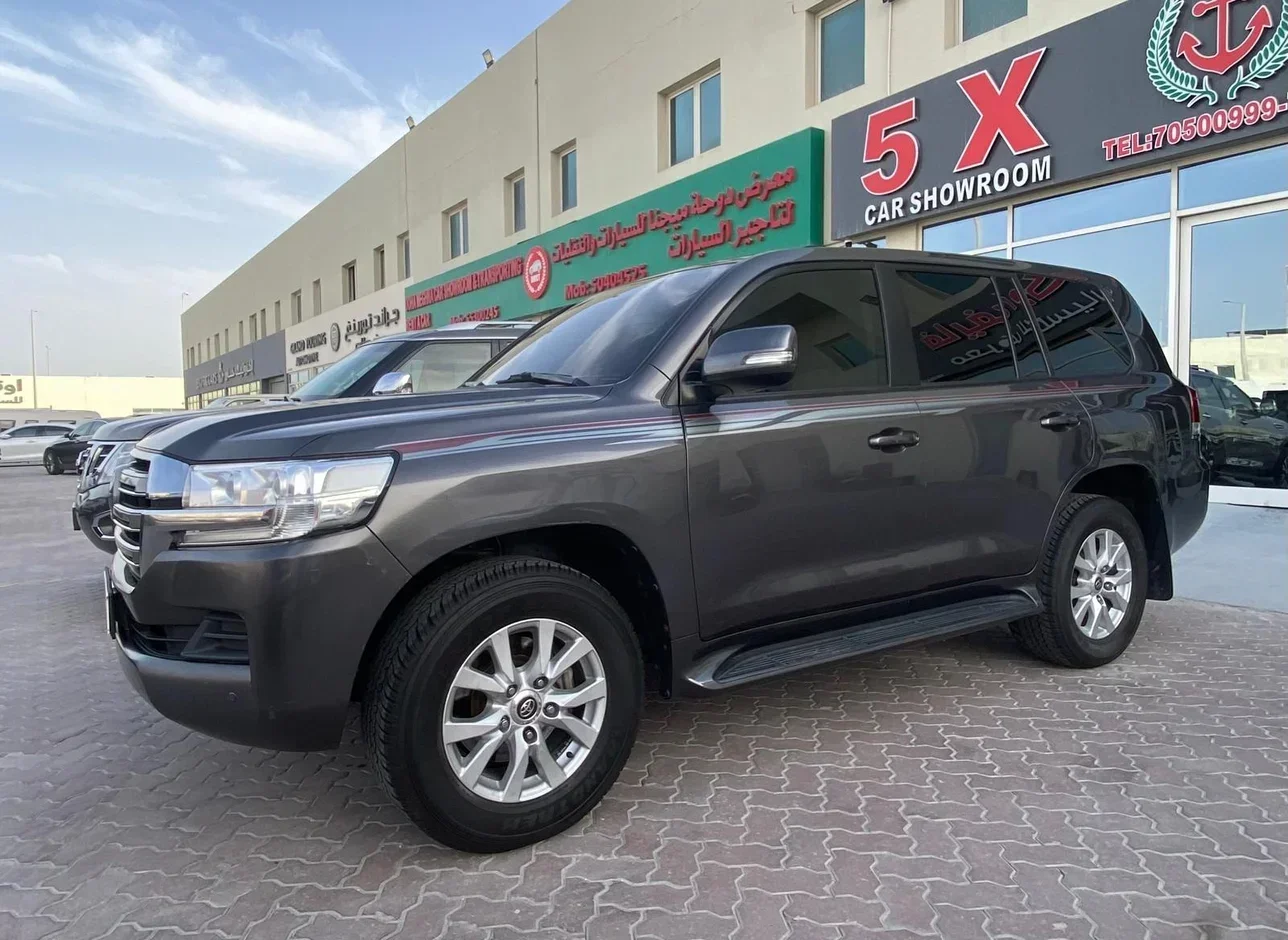 Toyota  Land Cruiser  GXR  2021  Automatic  176,000 Km  6 Cylinder  Four Wheel Drive (4WD)  SUV  Gray