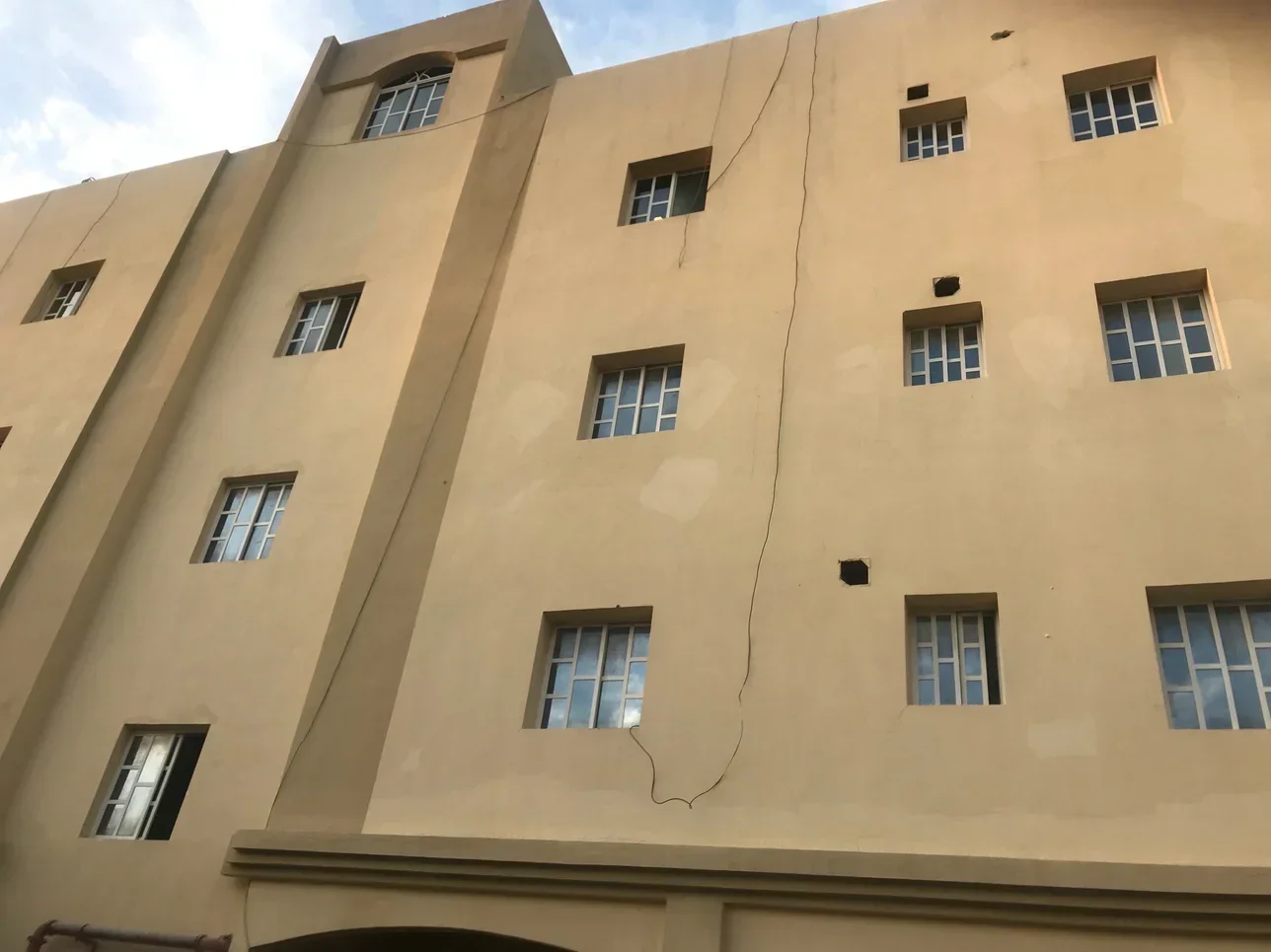 2 Bedrooms  Apartment  For Rent  in Doha -  Madinat Khalifa South  Not Furnished