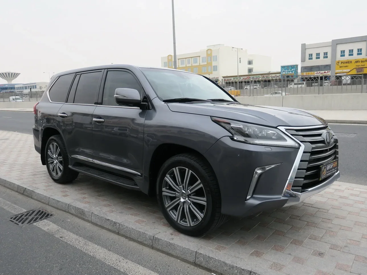 Lexus  LX  570  2016  Automatic  170,000 Km  8 Cylinder  Four Wheel Drive (4WD)  SUV  Sonic Titanium