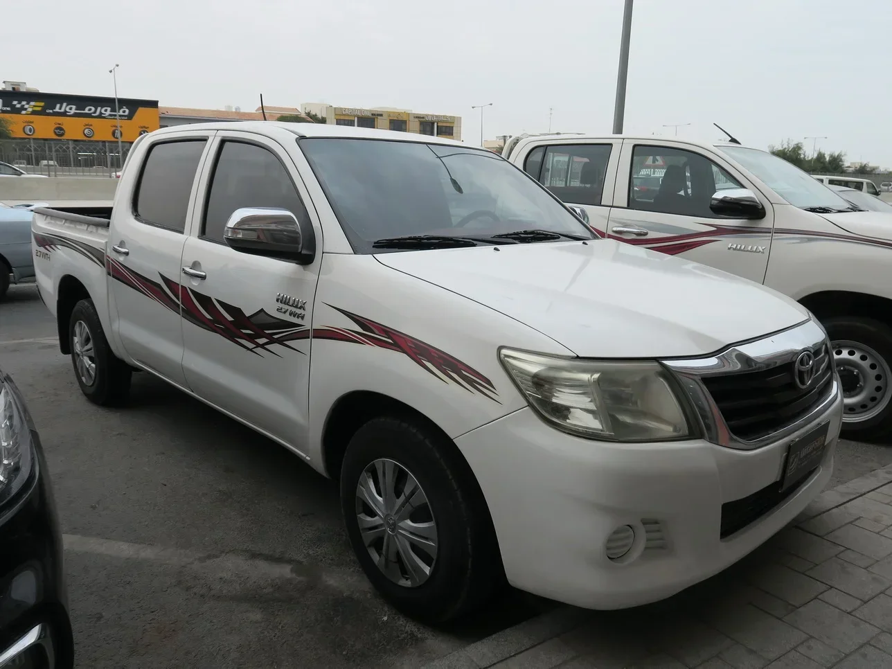 Toyota  Hilux  2014  Automatic  137,000 Km  4 Cylinder  Rear Wheel Drive (RWD)  Pick Up  White