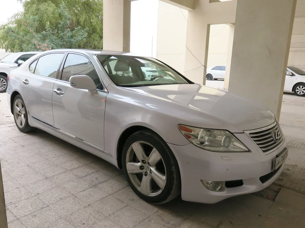 Lexus  LS  460  2010  Automatic  115,000 Km  8 Cylinder  Rear Wheel Drive (RWD)  Sedan  Silver