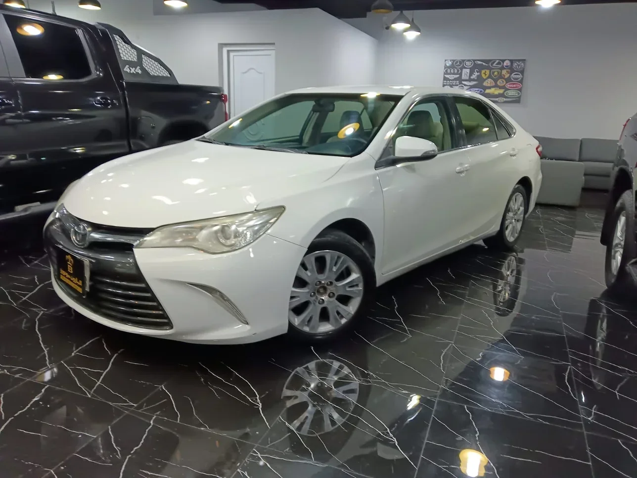 Toyota  Camry  GL  2017  Automatic  230,000 Km  4 Cylinder  Front Wheel Drive (FWD)  Sedan  White