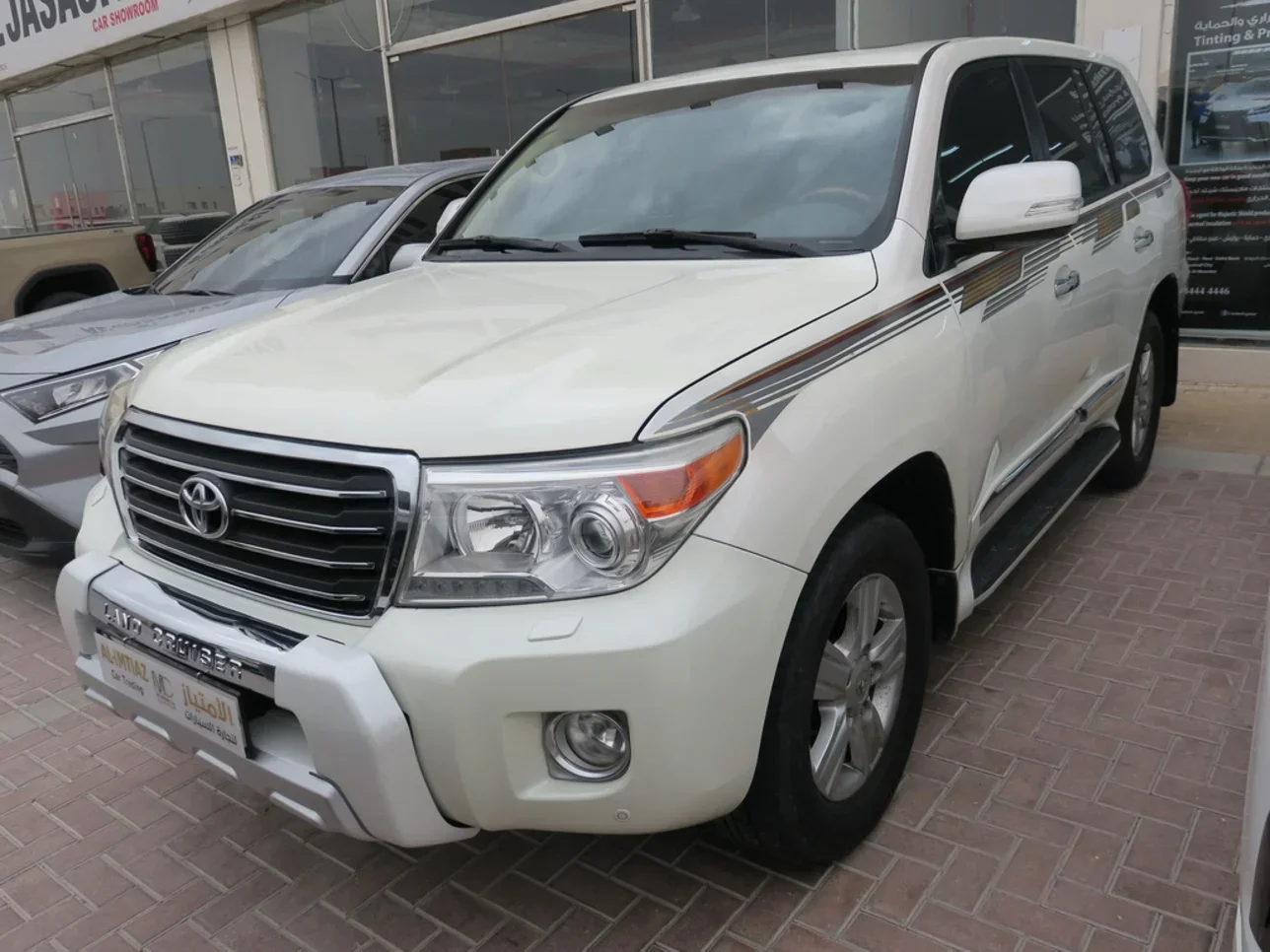 Toyota  Land Cruiser  GXR  2015  Automatic  284,000 Km  8 Cylinder  Four Wheel Drive (4WD)  SUV  White