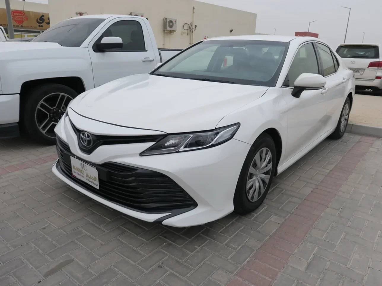 Toyota  Camry  LE  2018  Automatic  131,000 Km  4 Cylinder  Front Wheel Drive (FWD)  Sedan  White