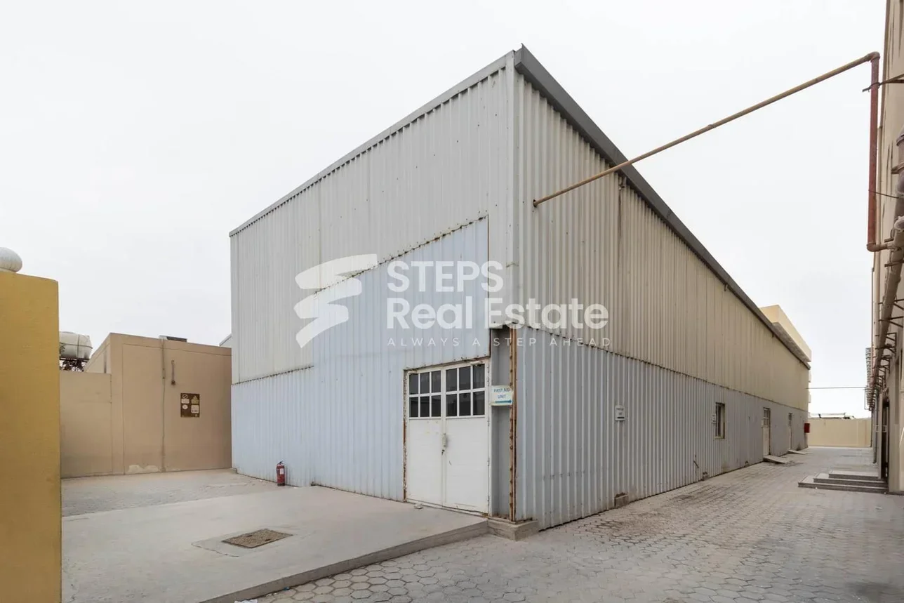 Warehouses & Stores - Al Rayyan  - Industrial Area  -Area Size: 950 Square Meter