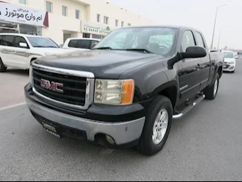 GMC  Sierra  1500  2007  Automatic  70,000 Km  8 Cylinder  Four Wheel Drive (4WD)  Pick Up  Black