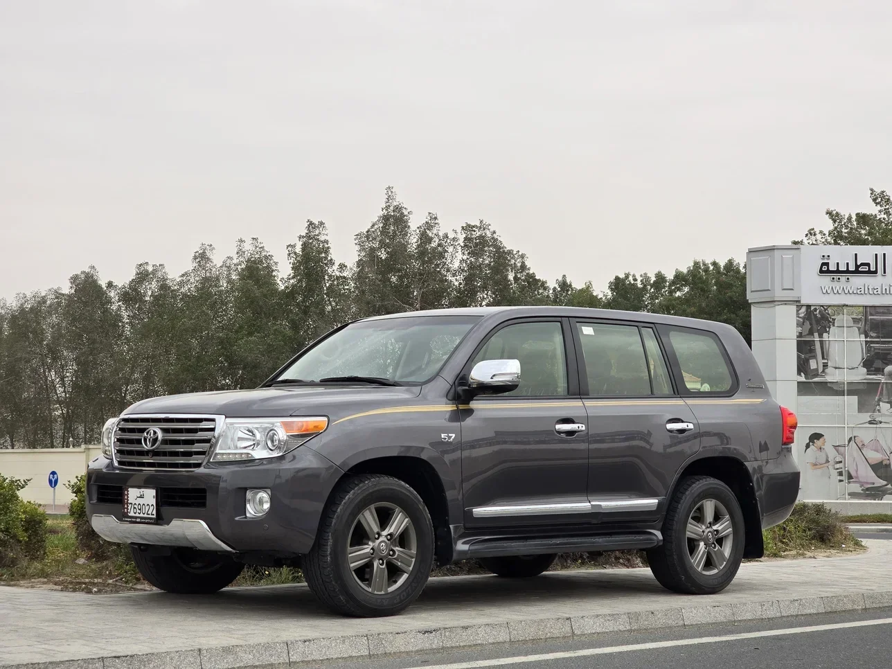 Toyota  Land Cruiser  VXR  2015  Automatic  249,000 Km  8 Cylinder  Four Wheel Drive (4WD)  SUV  Gray