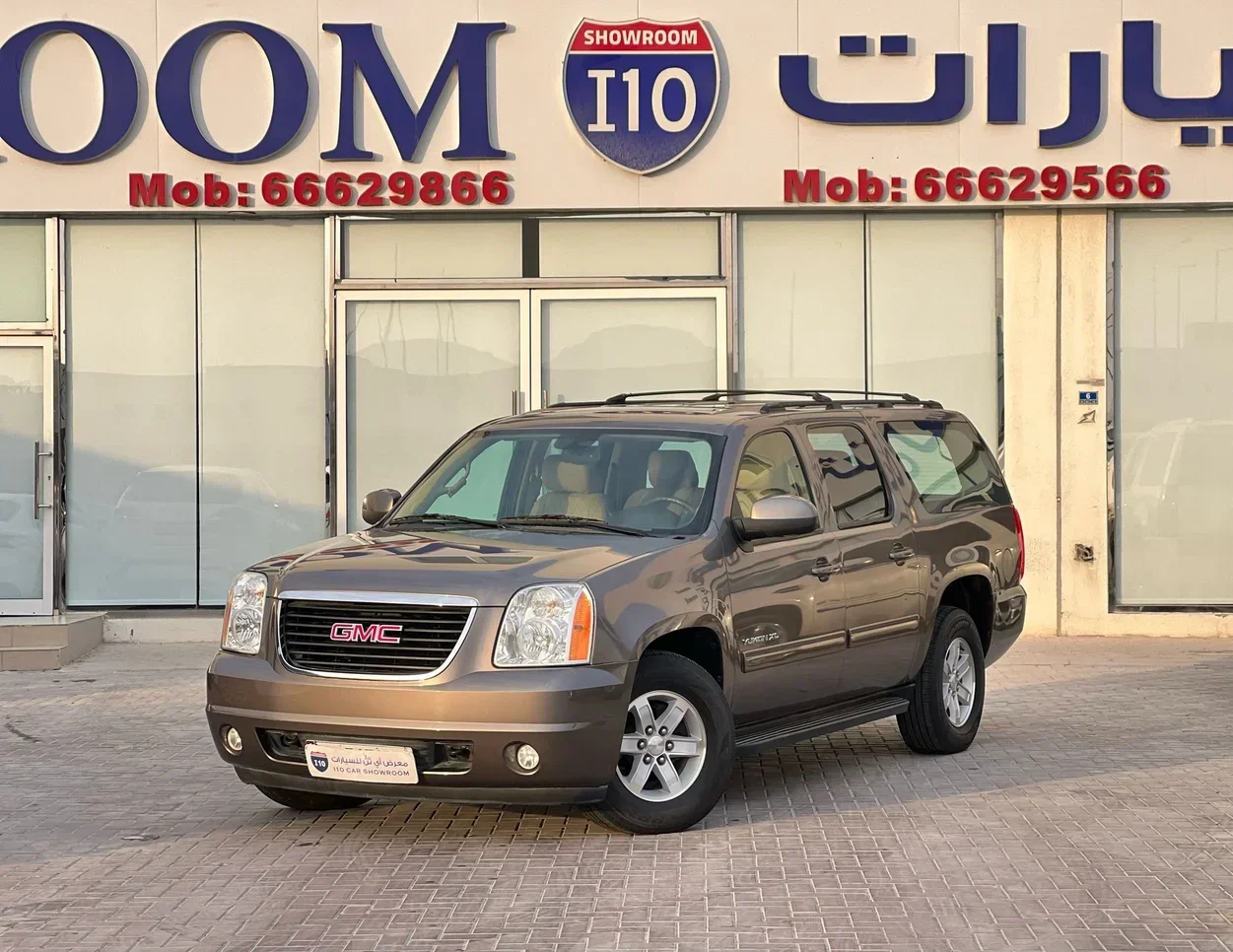 GMC  Yukon  XL  2013  Automatic  114,000 Km  8 Cylinder  Four Wheel Drive (4WD)  SUV  Brown