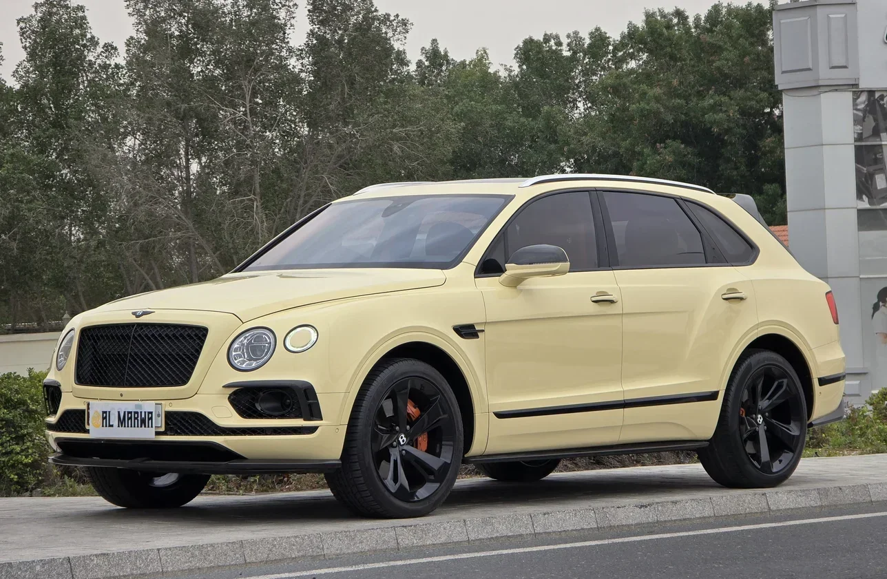 Bentley  Bentayga  2018  Automatic  68,000 Km  12 Cylinder  Four Wheel Drive (4WD)  SUV  Beige