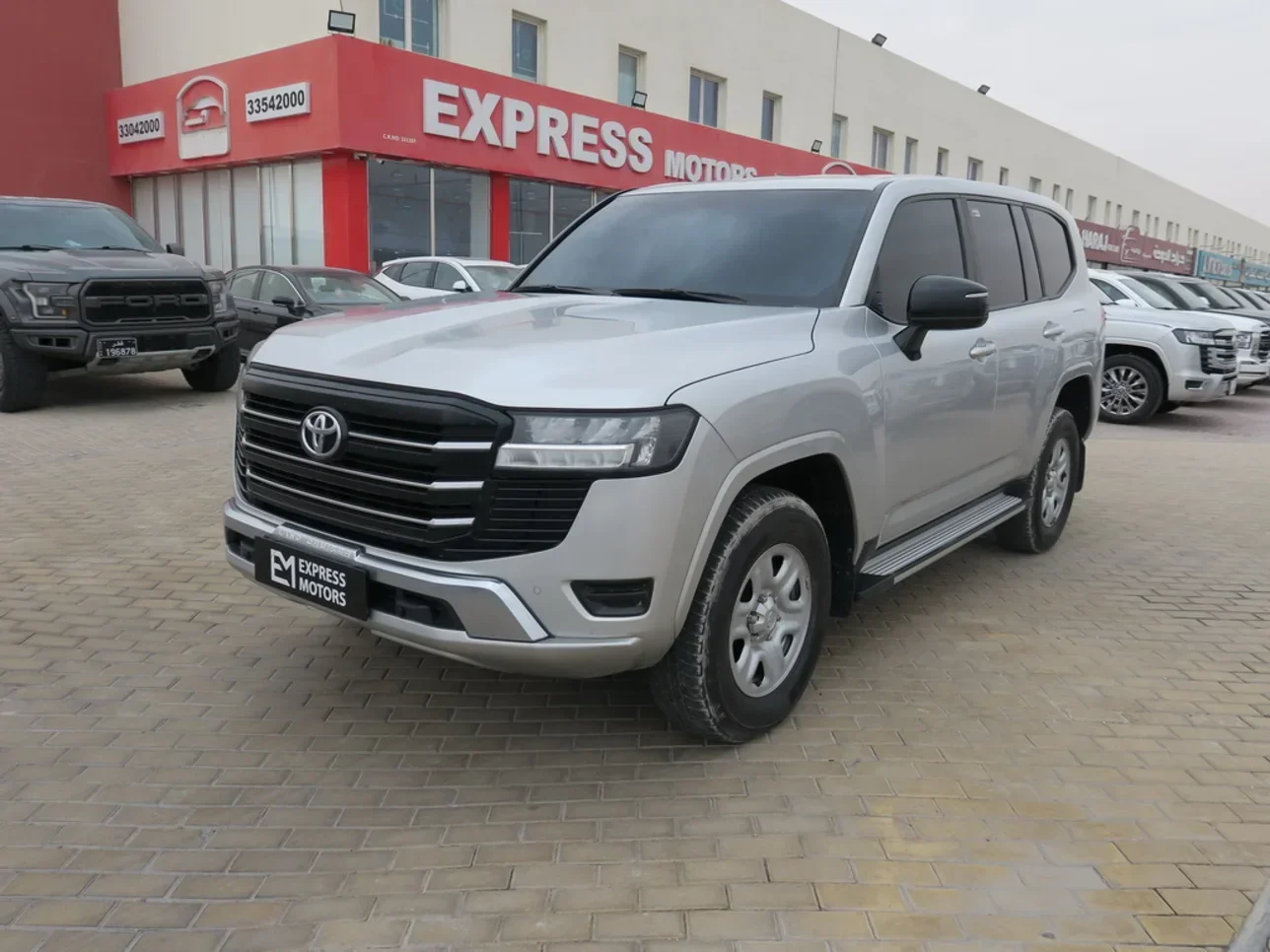 Toyota  Land Cruiser  GX  2023  Automatic  124,000 Km  6 Cylinder  Four Wheel Drive (4WD)  SUV  Silver