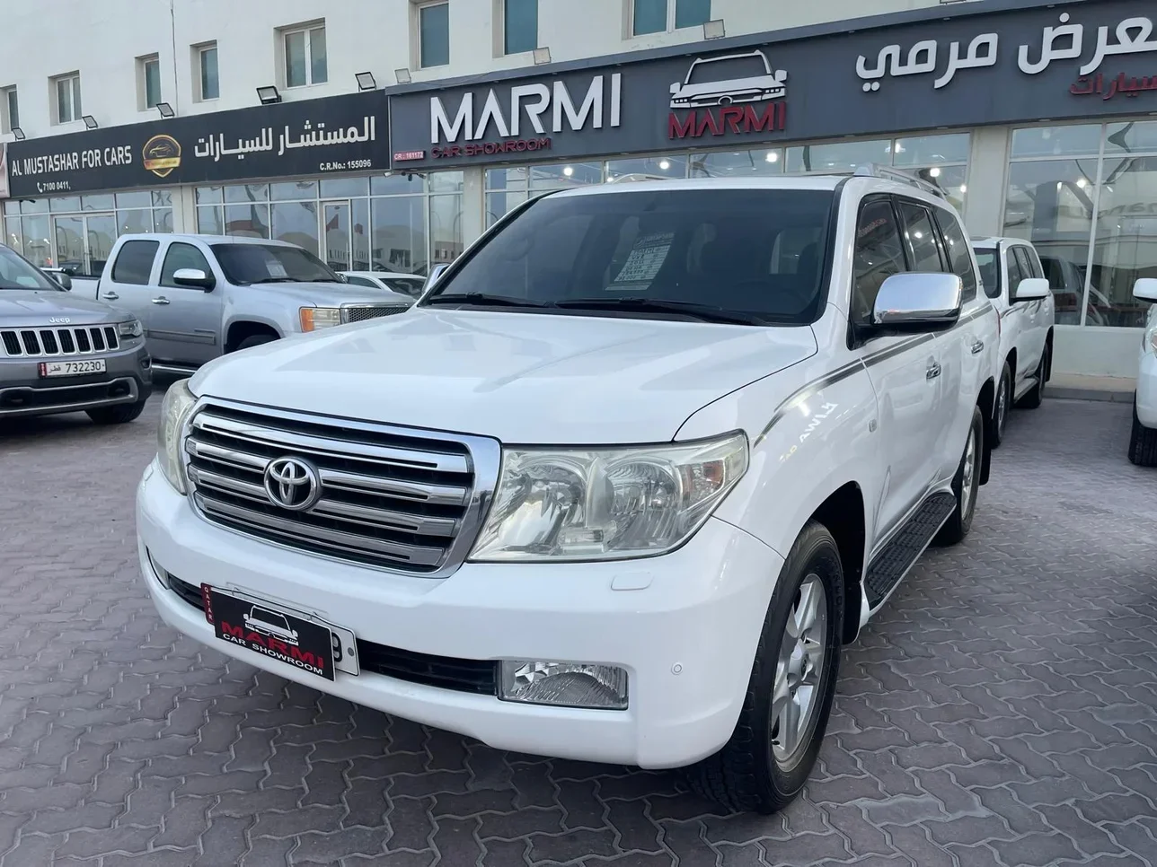 Toyota  Land Cruiser  VXR  2011  Automatic  124,000 Km  8 Cylinder  Four Wheel Drive (4WD)  SUV  White