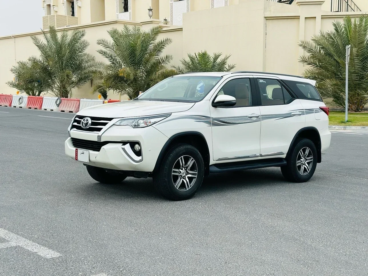 Toyota  Fortuner  2020  Automatic  117,000 Km  6 Cylinder  Four Wheel Drive (4WD)  SUV  White