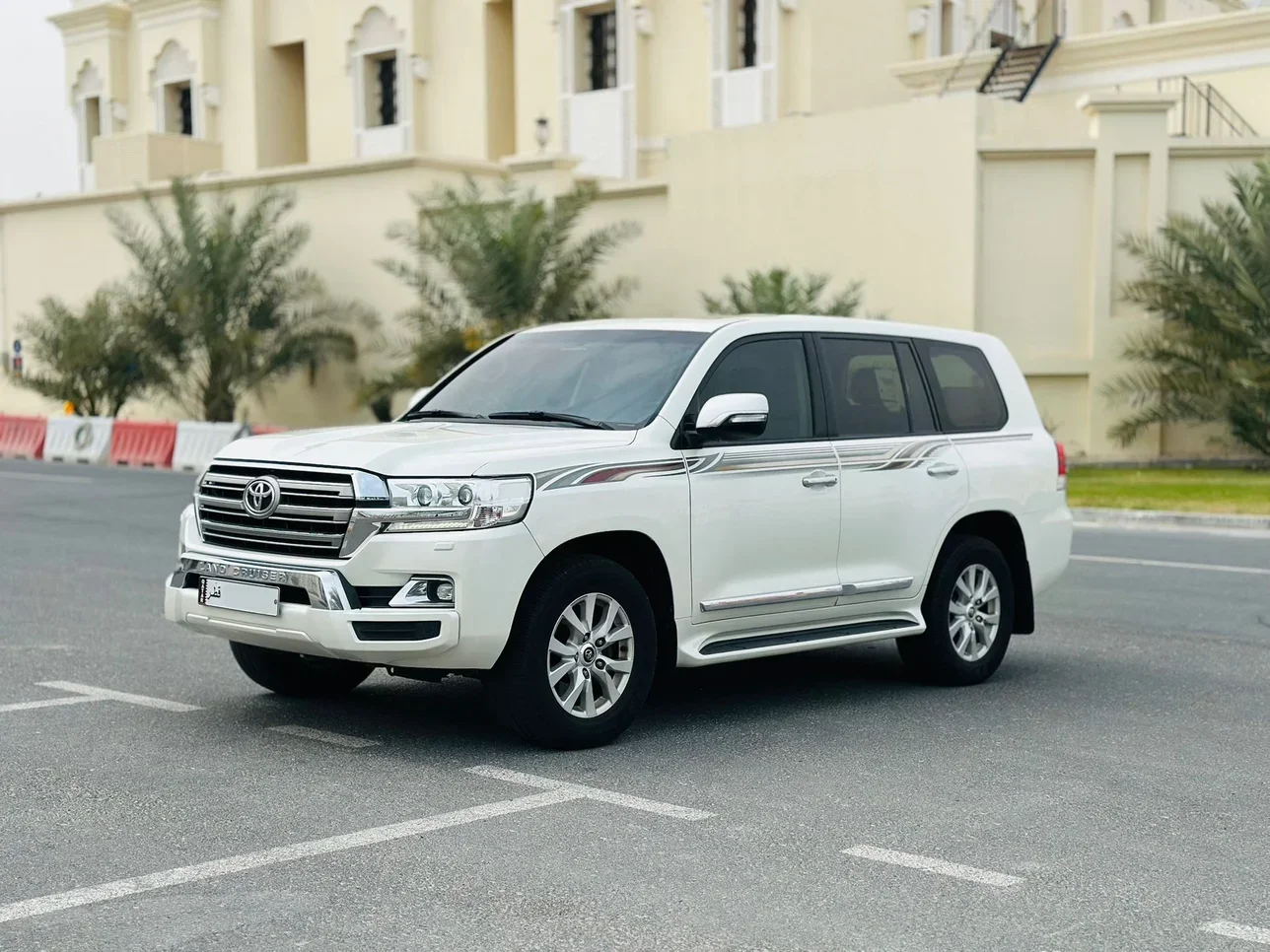 Toyota  Land Cruiser  GXR  2017  Automatic  191,000 Km  8 Cylinder  Four Wheel Drive (4WD)  SUV  White