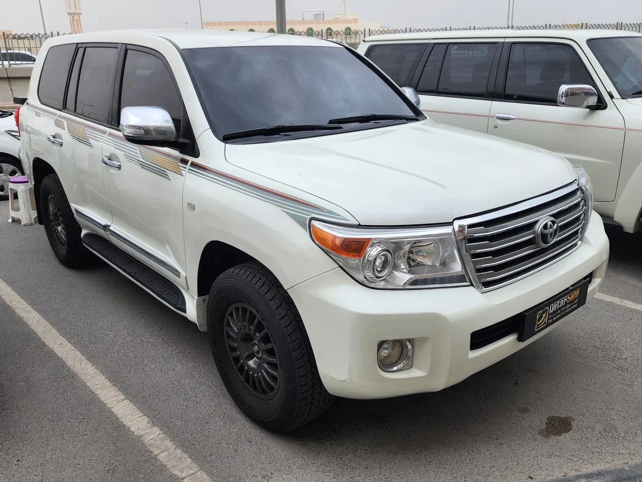 Toyota  Land Cruiser  G  2010  Automatic  370,000 Km  6 Cylinder  Four Wheel Drive (4WD)  SUV  White