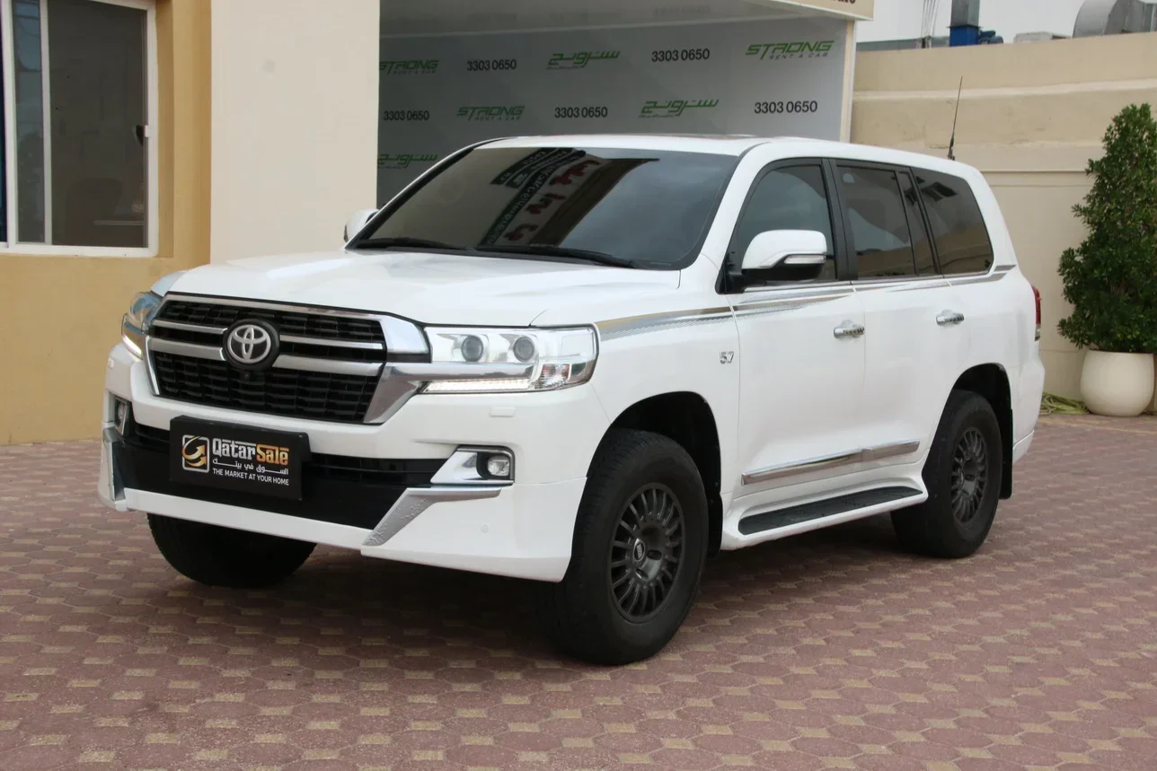 Toyota  Land Cruiser  VXR  2018  Automatic  216,000 Km  8 Cylinder  Four Wheel Drive (4WD)  SUV  White