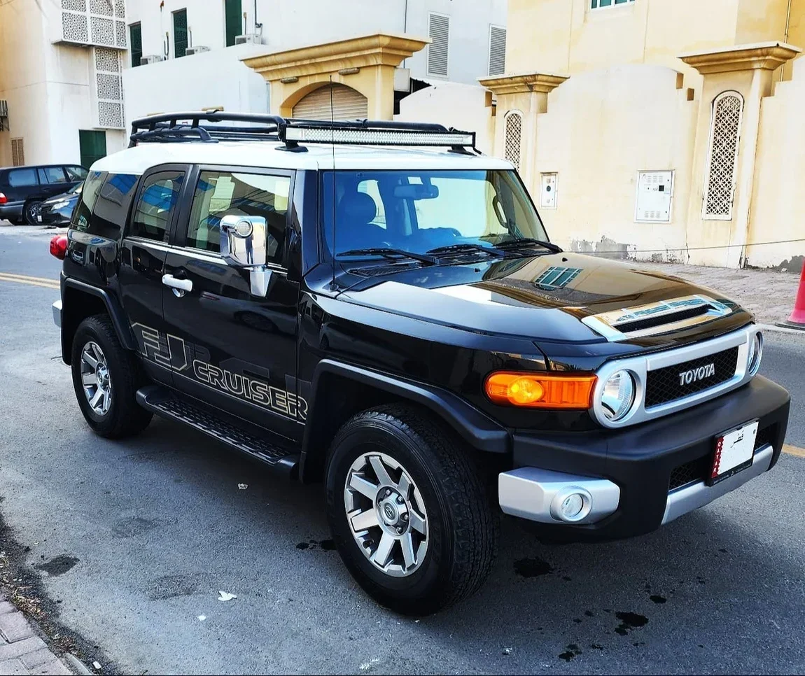 Toyota  FJ Cruiser  2020  Automatic  33,315 Km  6 Cylinder  Four Wheel Drive (4WD)  SUV  Black  With Warranty