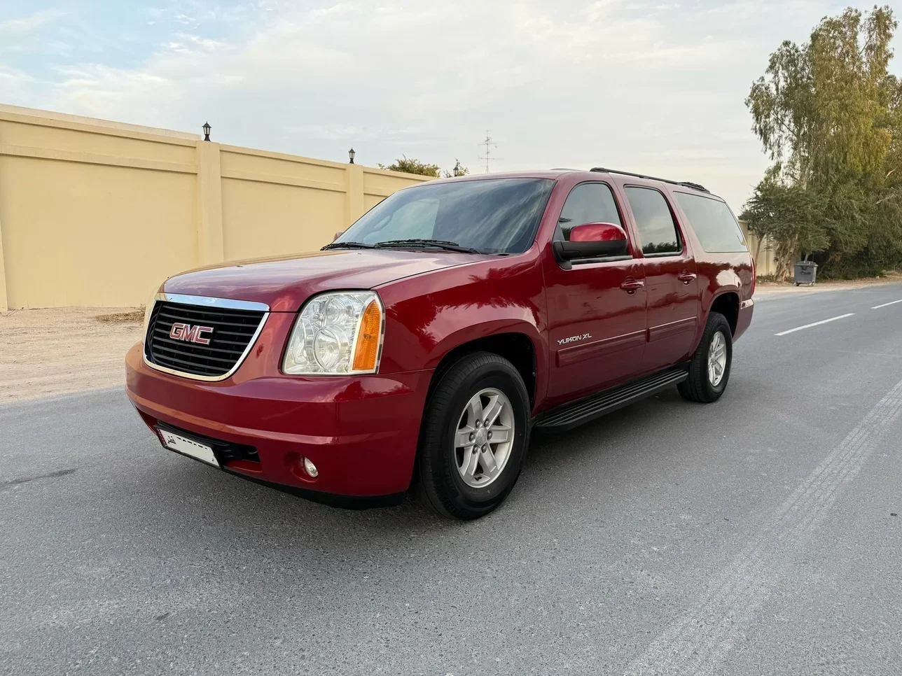  GMC  Yukon  XL  2013  Automatic  167,000 Km  8 Cylinder  Four Wheel Drive (4WD)  SUV  Maroon  With Warranty