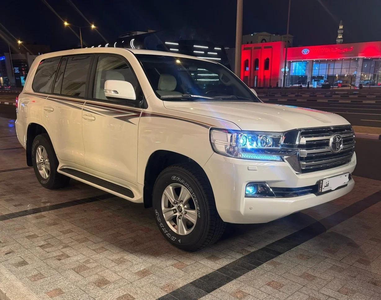 Toyota  Land Cruiser  GXR  2018  Automatic  129,000 Km  6 Cylinder  Four Wheel Drive (4WD)  SUV  White