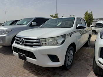 Toyota  Hilux  2017  Manual  219,000 Km  4 Cylinder  Four Wheel Drive (4WD)  Pick Up  White