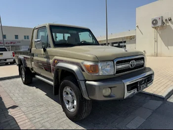 Toyota  Land Cruiser  LX  2016  Manual  218,000 Km  6 Cylinder  Four Wheel Drive (4WD)  Pick Up  Beige