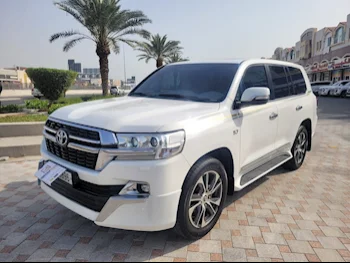 Toyota  Land Cruiser  VXR  2017  Automatic  237,000 Km  8 Cylinder  Four Wheel Drive (4WD)  SUV  White