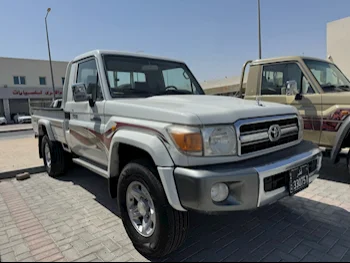 Toyota  Land Cruiser  LX  2009  Manual  299,800 Km  6 Cylinder  Four Wheel Drive (4WD)  Pick Up  White