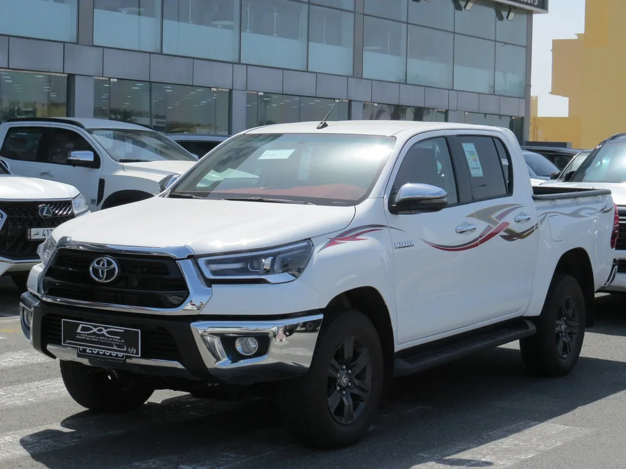Toyota  Hilux  SR5  2025  Automatic  5,000 Km  4 Cylinder  Four Wheel Drive (4WD)  Pick Up  White  With Warranty