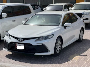 Toyota  Camry  LE  2023  Automatic  40,000 Km  4 Cylinder  Front Wheel Drive (FWD)  Sedan  White