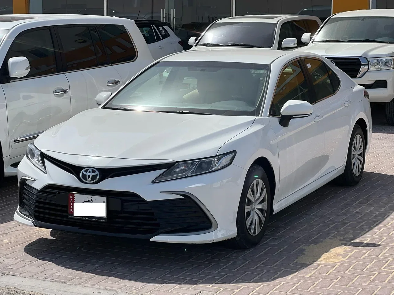 Toyota  Camry  LE  2023  Automatic  40,000 Km  4 Cylinder  Front Wheel Drive (FWD)  Sedan  White