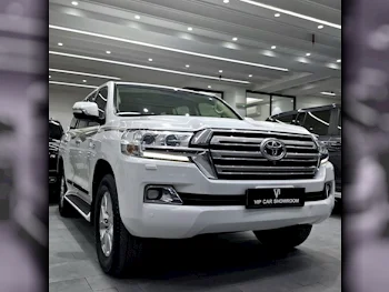 Toyota  Land Cruiser  VXR  2016  Automatic  292,000 Km  8 Cylinder  Four Wheel Drive (4WD)  SUV  White