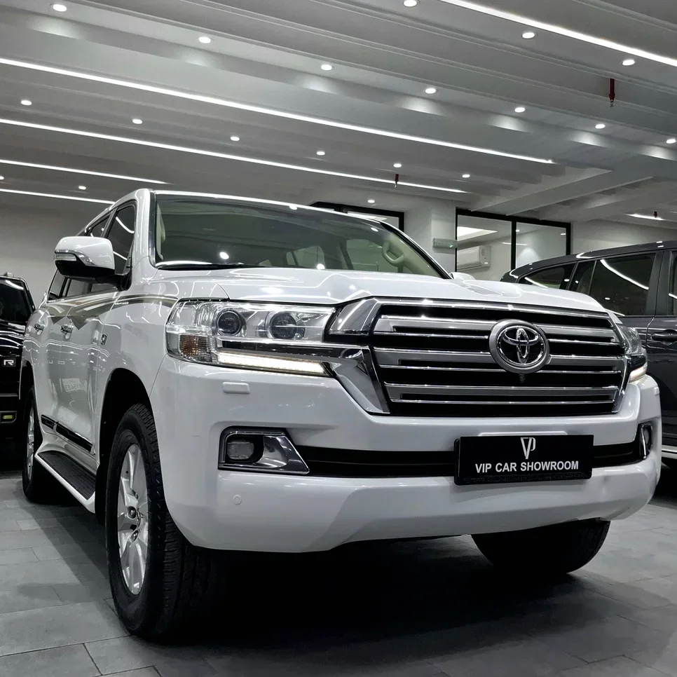 Toyota  Land Cruiser  VXR  2016  Automatic  292,000 Km  8 Cylinder  Four Wheel Drive (4WD)  SUV  White