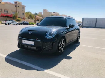 Mini  Cooper  S  2024  Automatic  20,000 Km  4 Cylinder  Front Wheel Drive (FWD)  Hatchback  Black  With Warranty