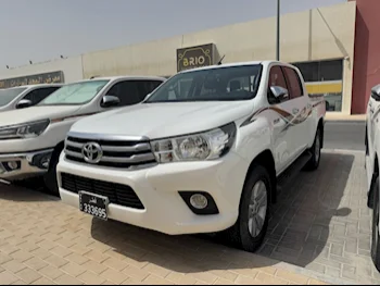 Toyota  Hilux  SR5  2017  Automatic  180,000 Km  4 Cylinder  Four Wheel Drive (4WD)  Pick Up  White