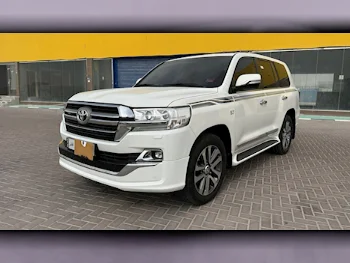 Toyota  Land Cruiser  VXR- Grand Touring S  2018  Automatic  136,000 Km  8 Cylinder  Four Wheel Drive (4WD)  SUV  White