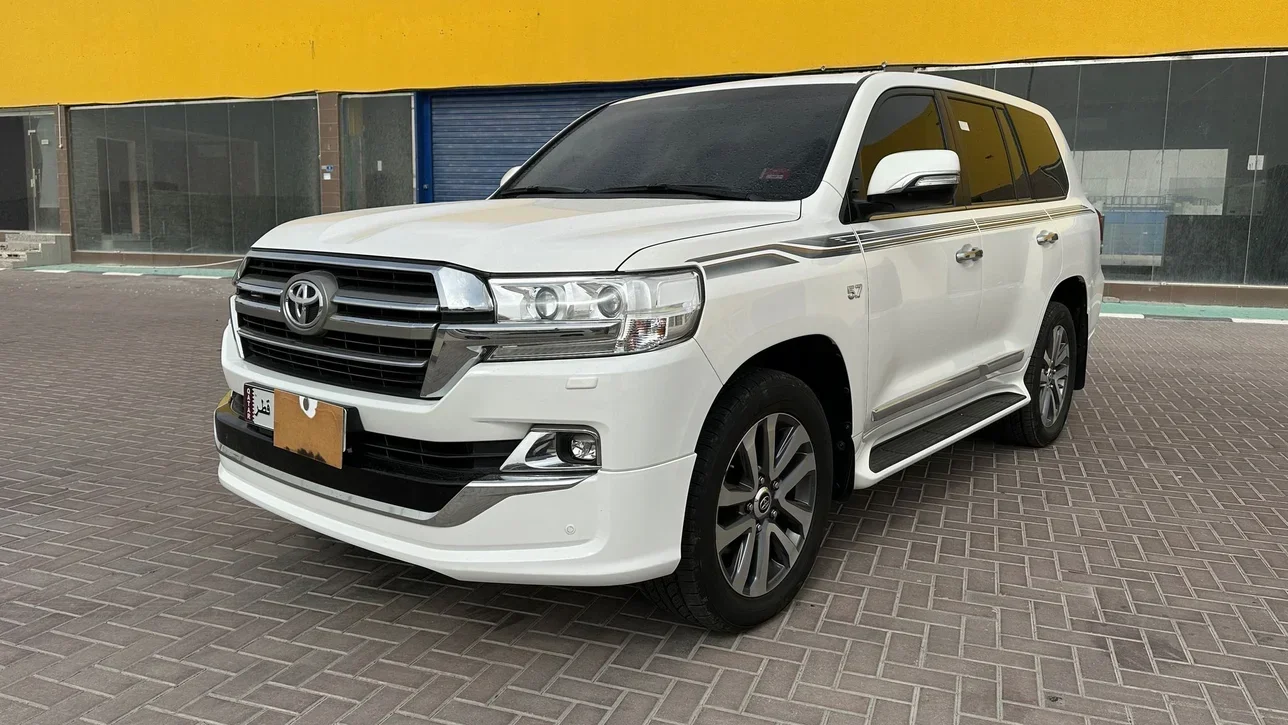 Toyota  Land Cruiser  VXR  2018  Automatic  135,000 Km  8 Cylinder  Four Wheel Drive (4WD)  SUV  White