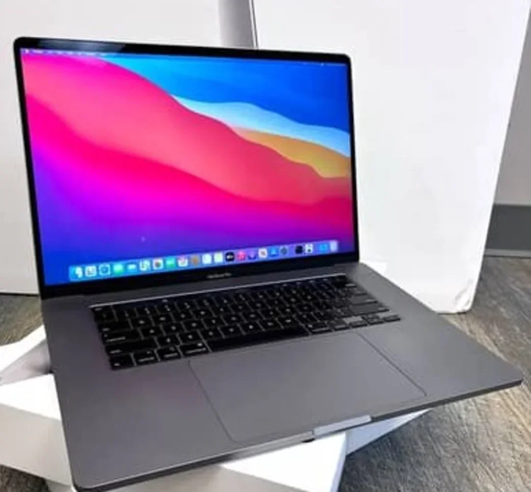 Laptops Apple  - MacBook Pro 16 Inch  2023  - Silver  - MacOS  - Apple  - M2  -Memory (Ram): 16 GB