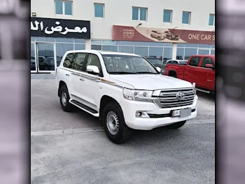 Toyota  Land Cruiser  VXR  2017  Automatic  220,000 Km  8 Cylinder  Four Wheel Drive (4WD)  SUV  White