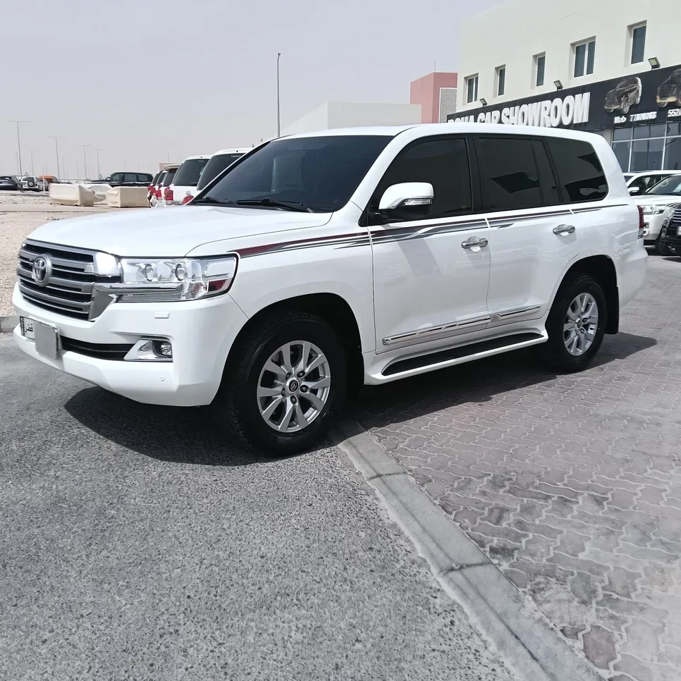  Toyota  Land Cruiser  GXR  2020  Automatic  122,000 Km  8 Cylinder  Four Wheel Drive (4WD)  SUV  White  With Warranty