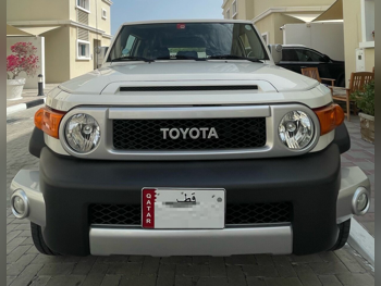Toyota  FJ Cruiser  2015  Automatic  94,000 Km  6 Cylinder  Four Wheel Drive (4WD)  SUV  White