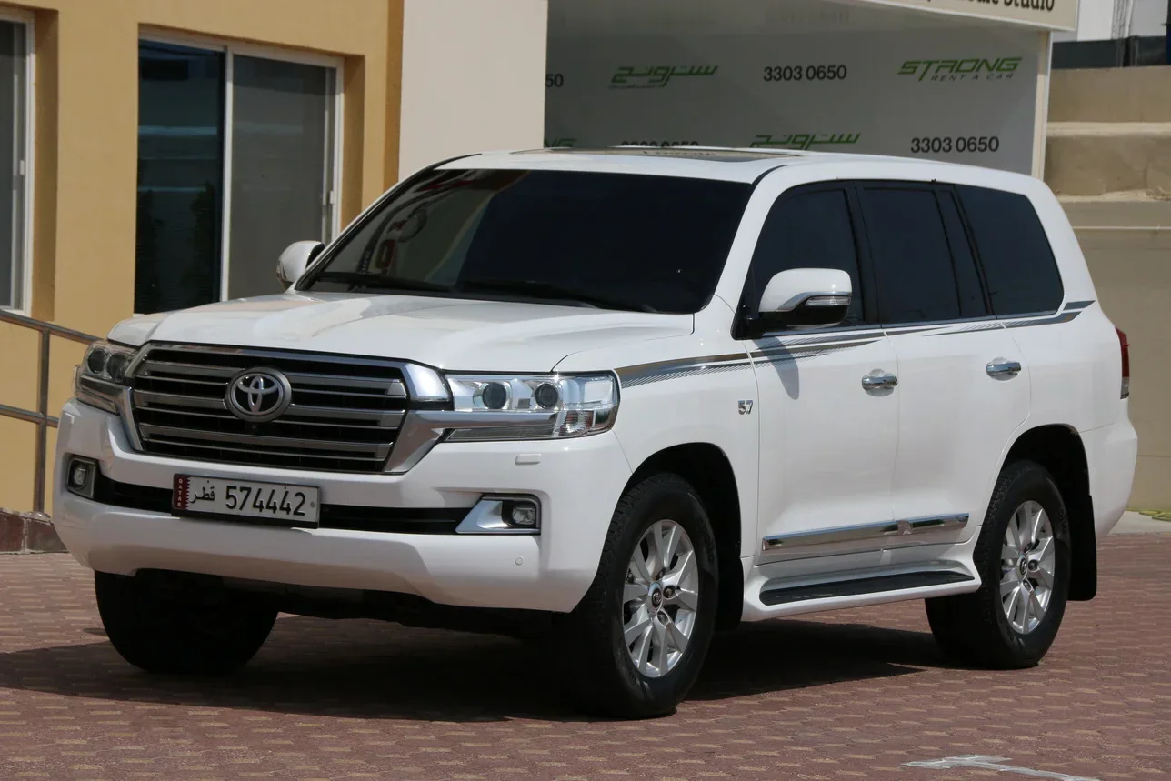  Toyota  Land Cruiser  VXR  2018  Automatic  148,000 Km  8 Cylinder  Four Wheel Drive (4WD)  SUV  White  With Warranty