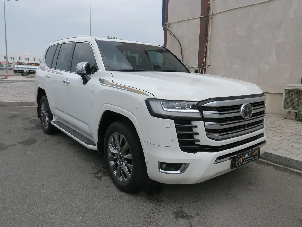 Toyota  Land Cruiser  VXR Twin Turbo  2022  Automatic  30,000 Km  6 Cylinder  Four Wheel Drive (4WD)  SUV  White