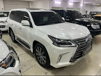 Lexus  LX  570  2016  Automatic  196,000 Km  8 Cylinder  Four Wheel Drive (4WD)  SUV  White